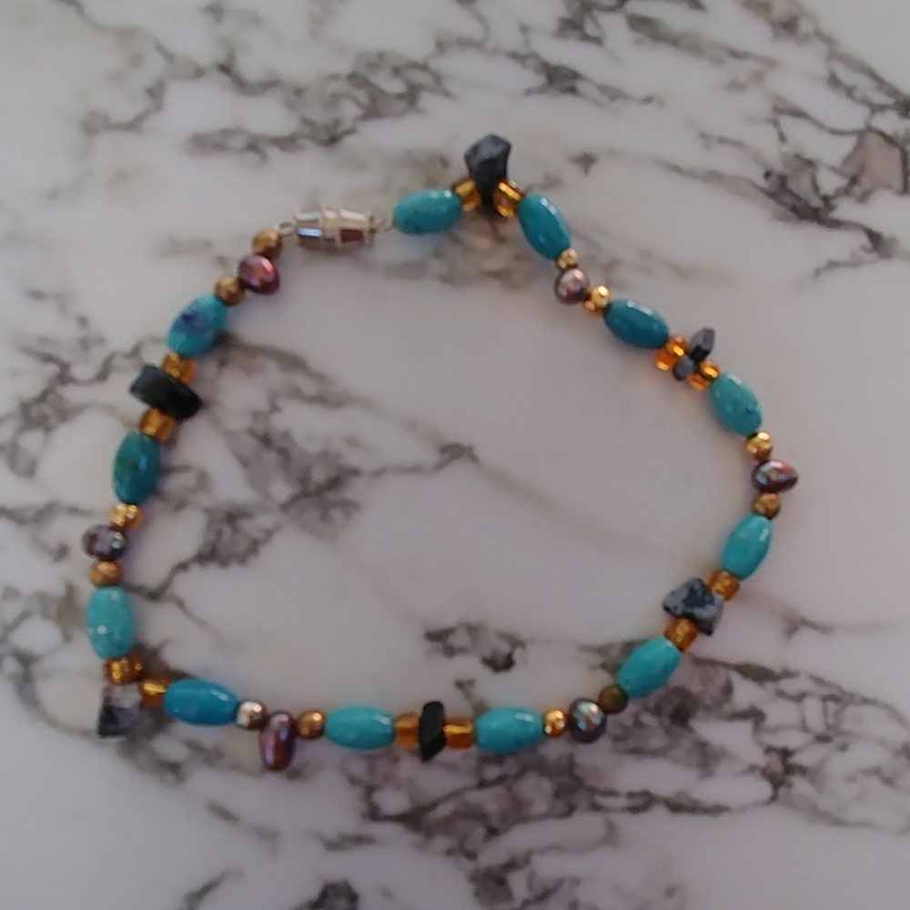 Pearl and obsidian beaded bracelet